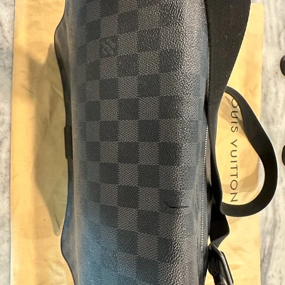 Louis Vuitton Damier District PM Messenger Bag - Picture 4 of 15